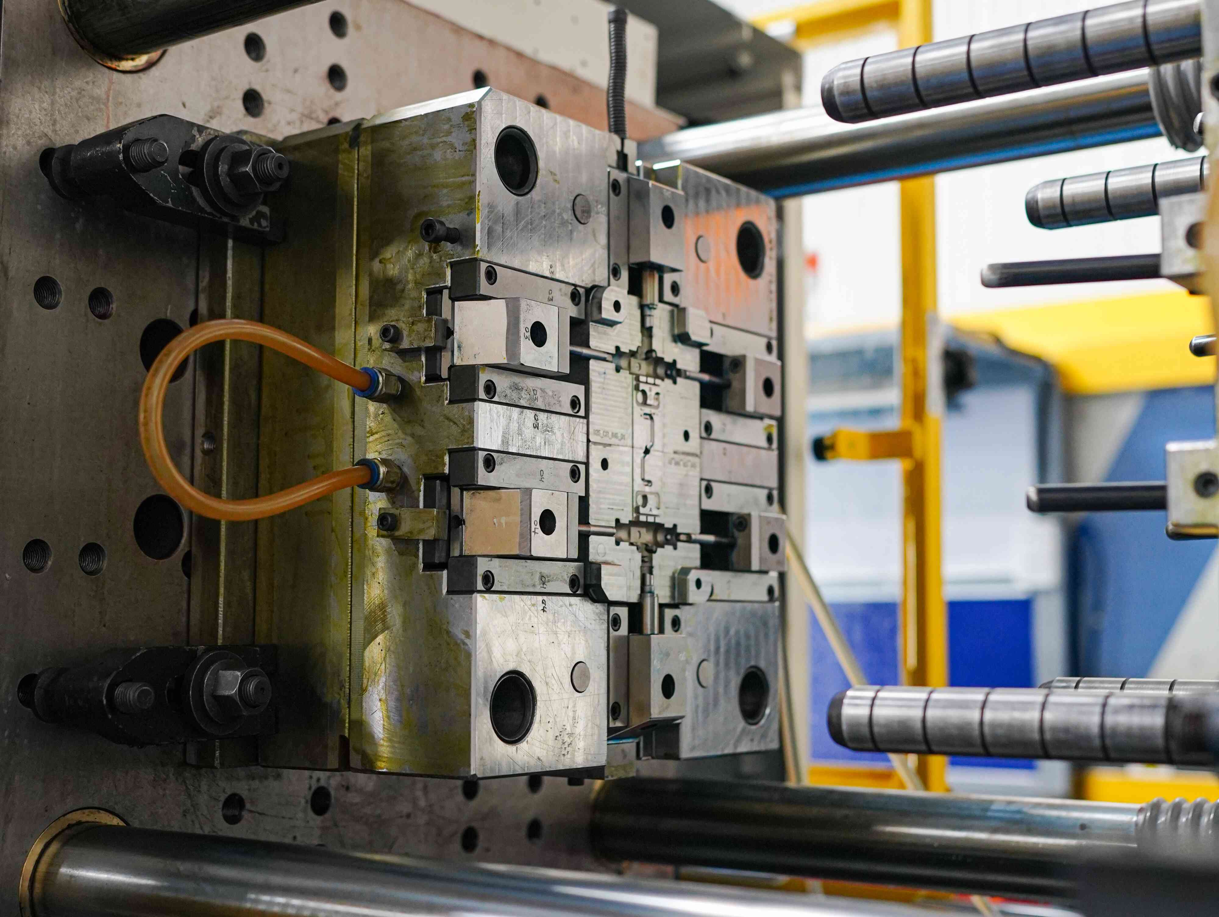 Horizontal injection molding machine